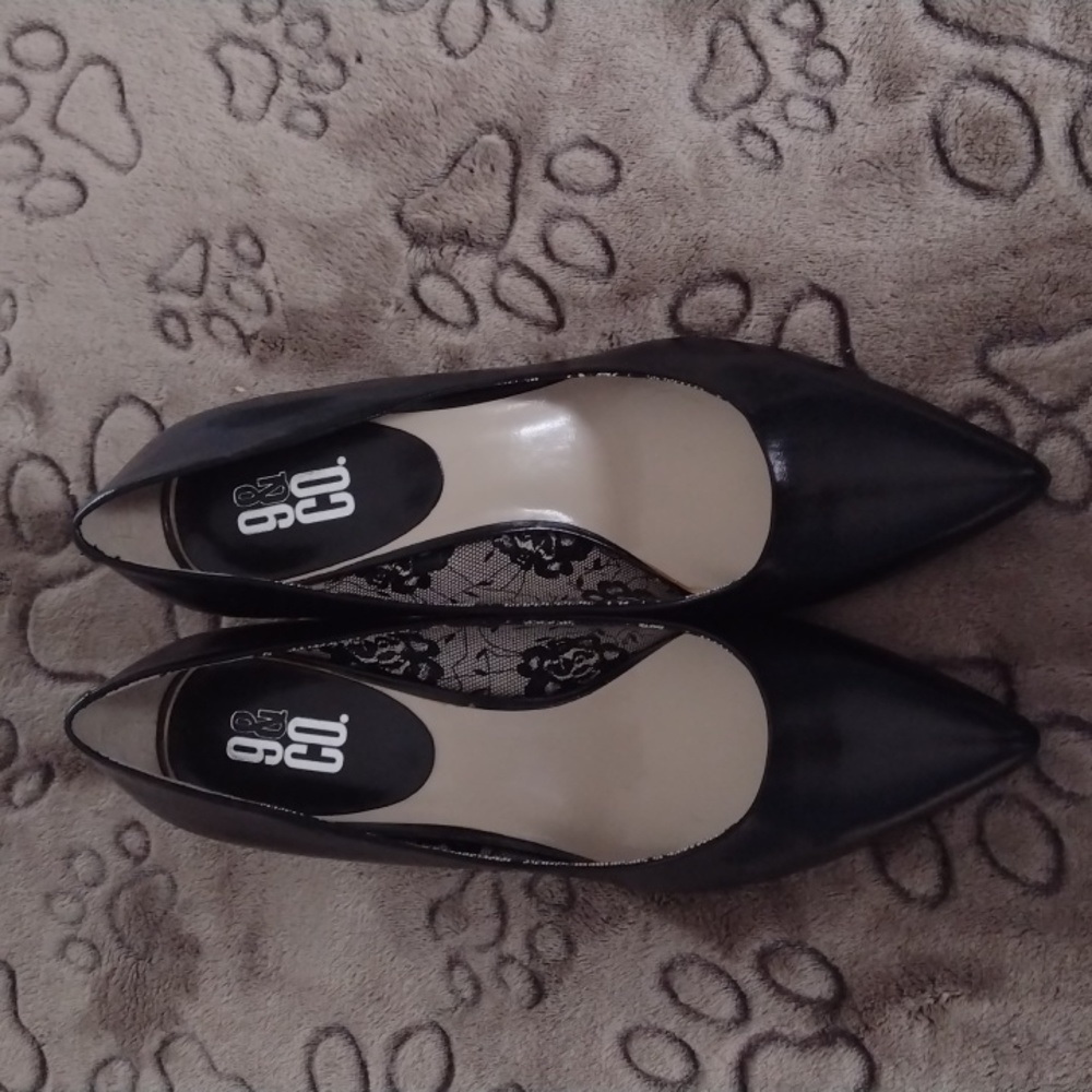 Women's Black Heels Size 9M 9&CO. Like new leather upper approx.3 inch heel